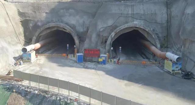 官新高速全线22座隧道已贯通14座