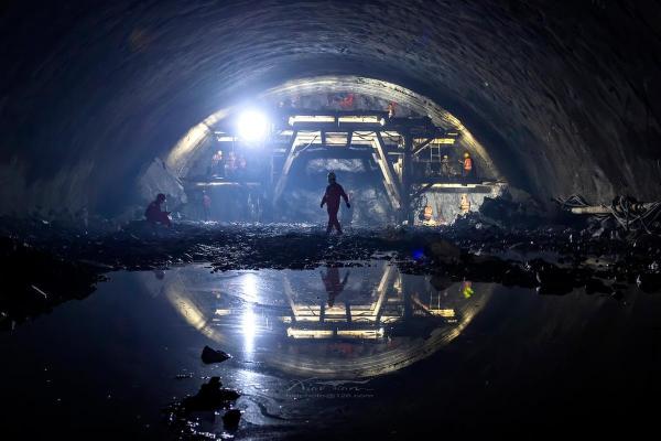 累计掘进突破3152米完成总掘进工程量的62.5%黄茅海项目隧道施工全面提速