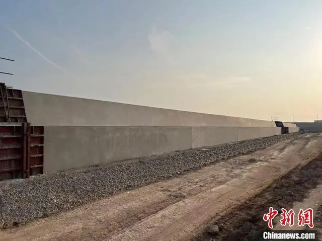 深圳机场三跑道扩建工程S区防渗墙施工完成 深圳机场三跑道扩建工程S区防渗墙施工完成
